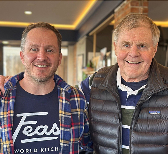 子どもたちのために並べられた食事